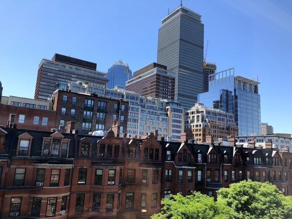 211 Newbury St, Back Bay