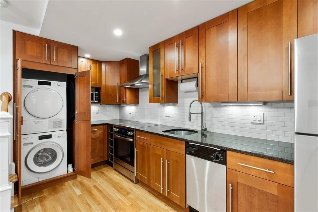 241 Beacon St, Back Bay