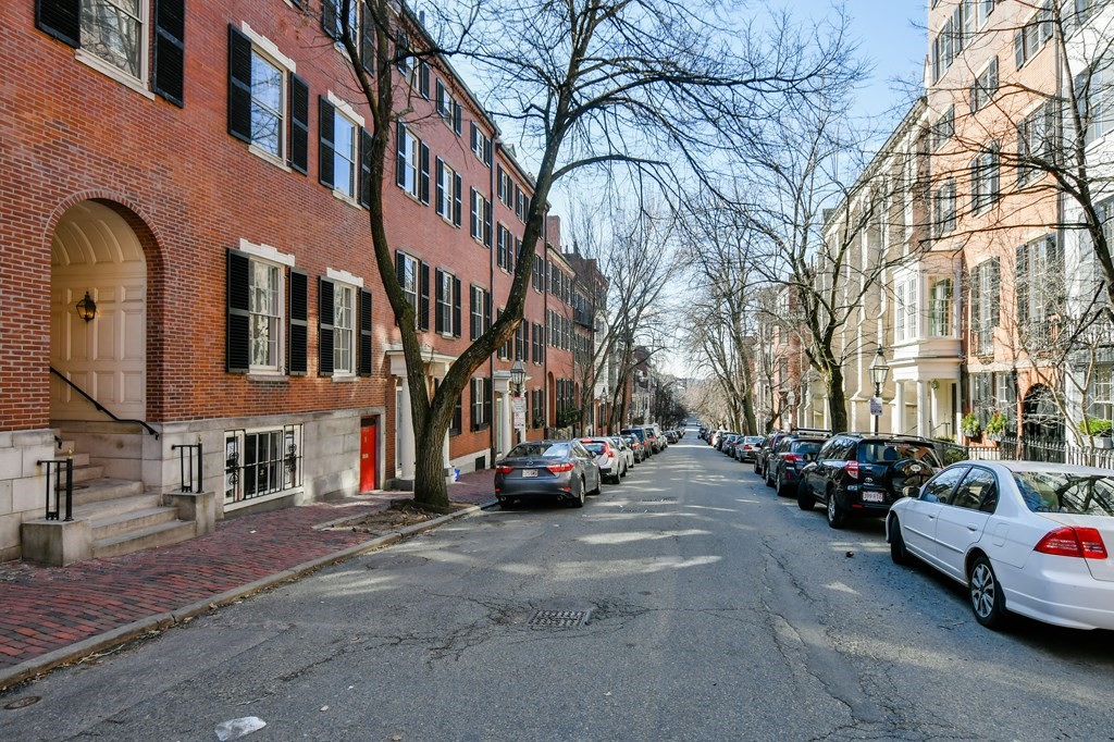 20 Chestnut St, Beacon Hill