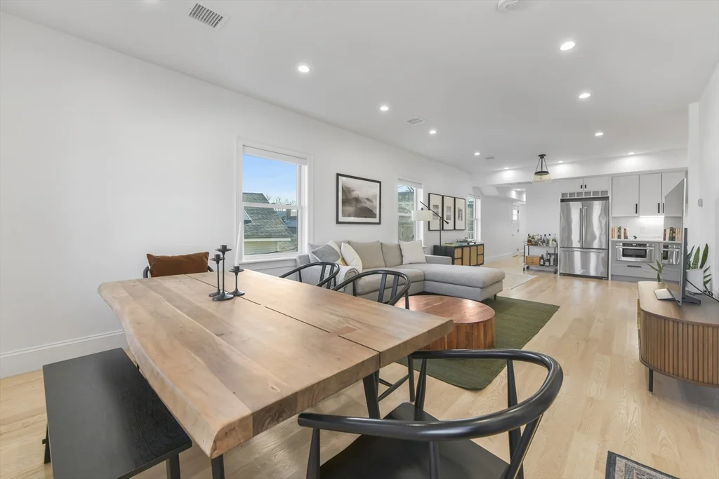 17 Akron St, Roxbury