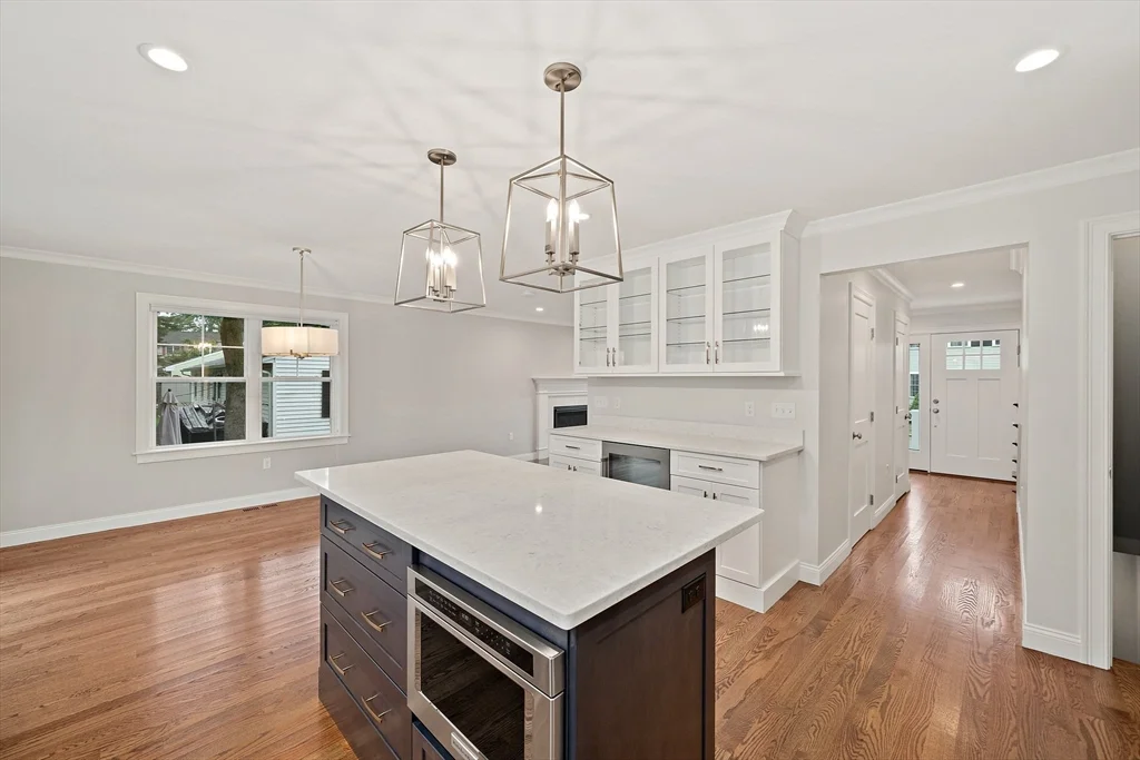 15 Lakeview Ave, Waltham