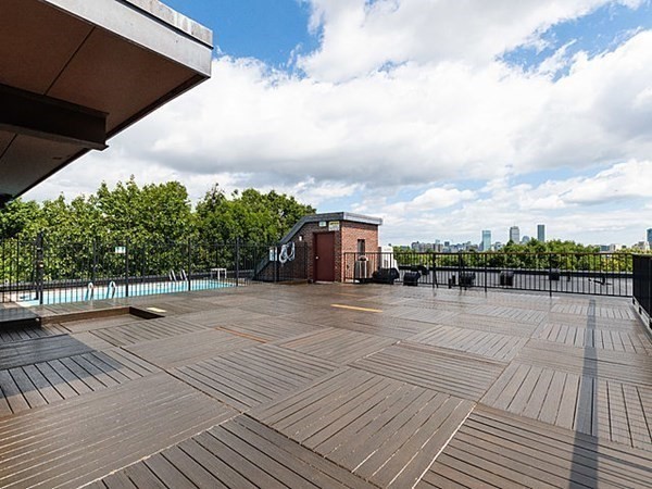 135 Pleasant St, North Brookline