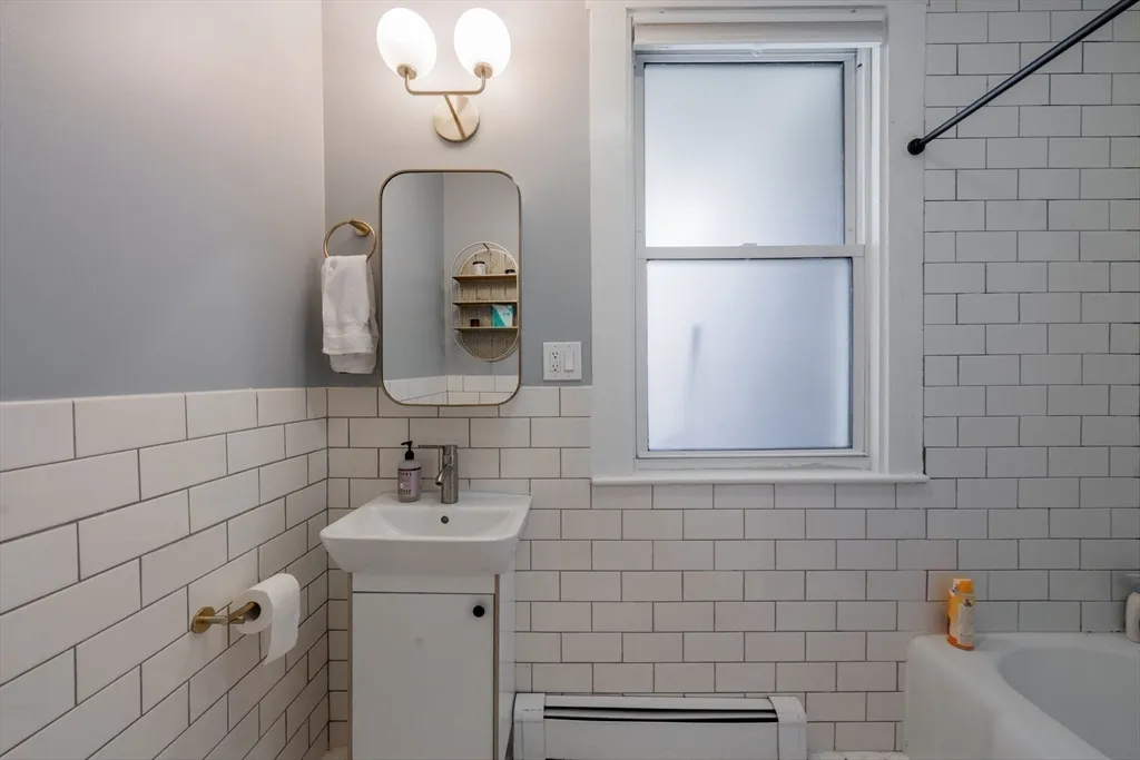 77 Columbus Ave, Prospect Hill