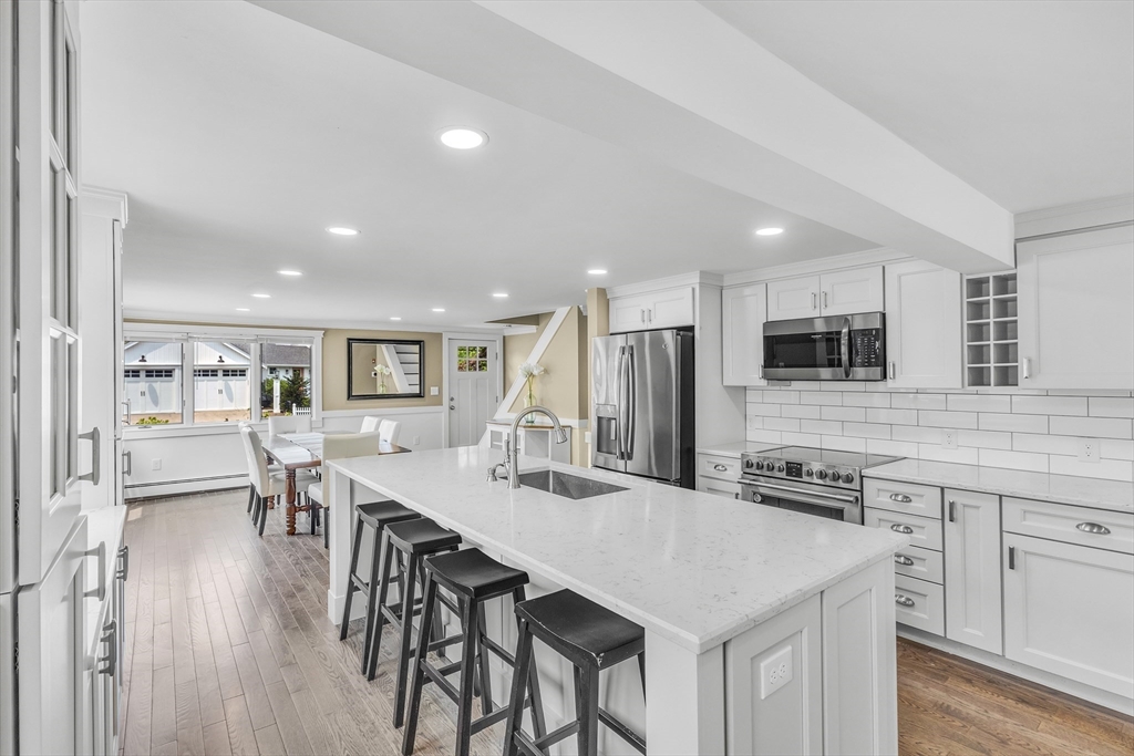 4 Oakridge Ave, Natick