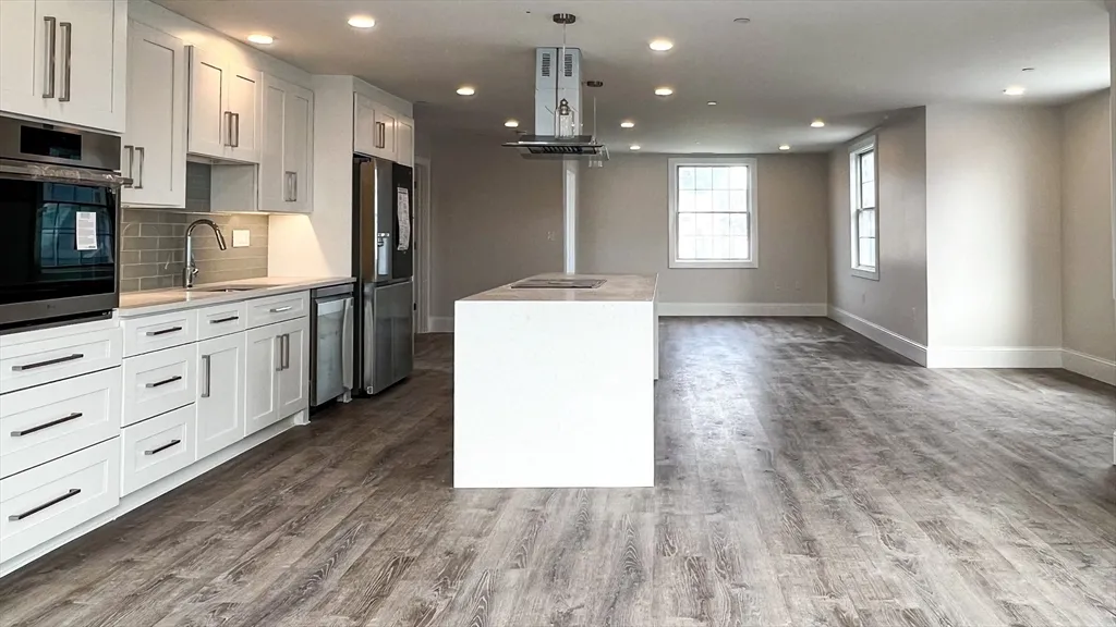 131 Cambridge St, Burlington