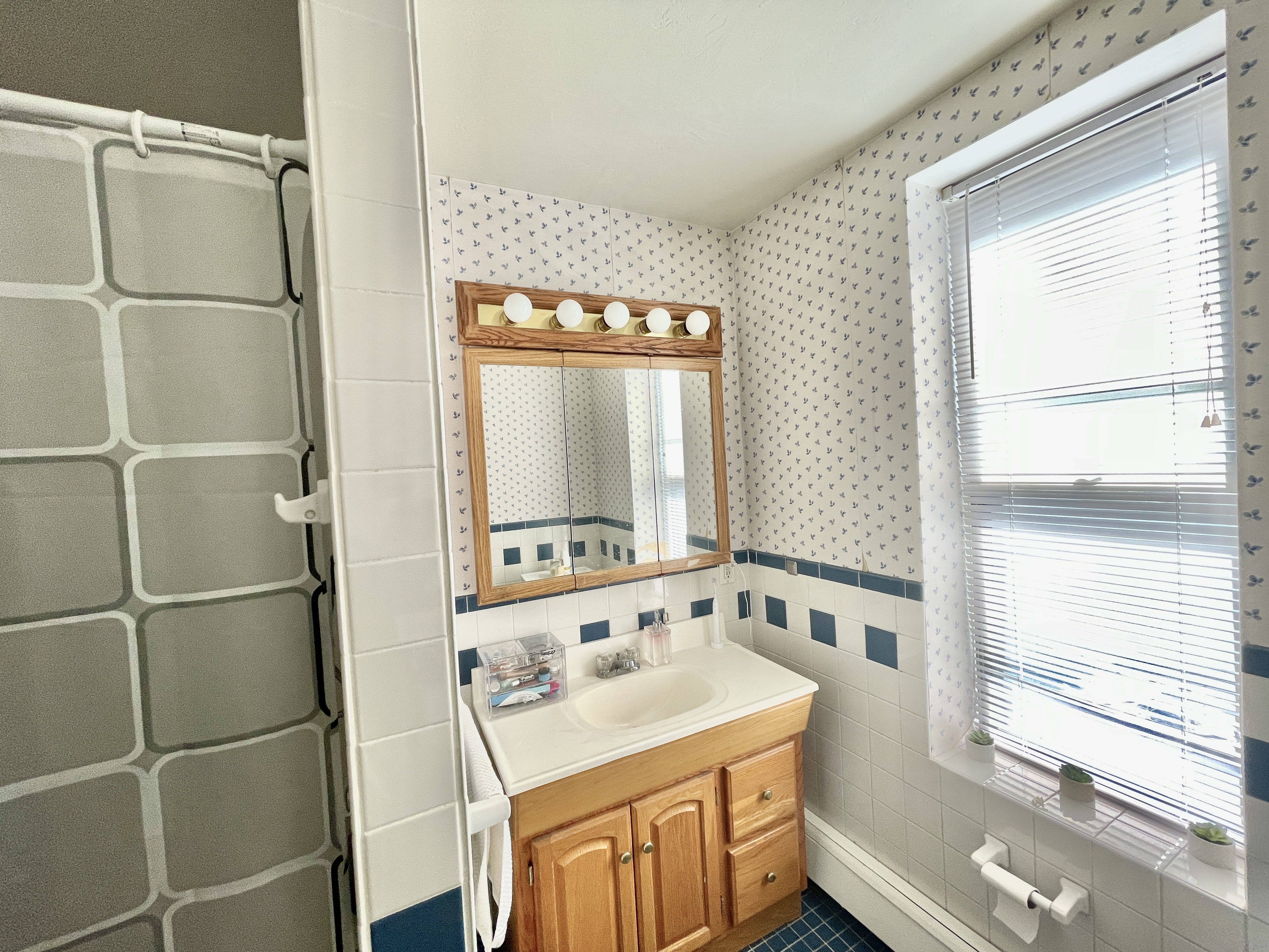 3 bed, 1 bath apartment for rent at 2036 Massachusetts Ave Unit 4, Porter Square — photo 4 of 9