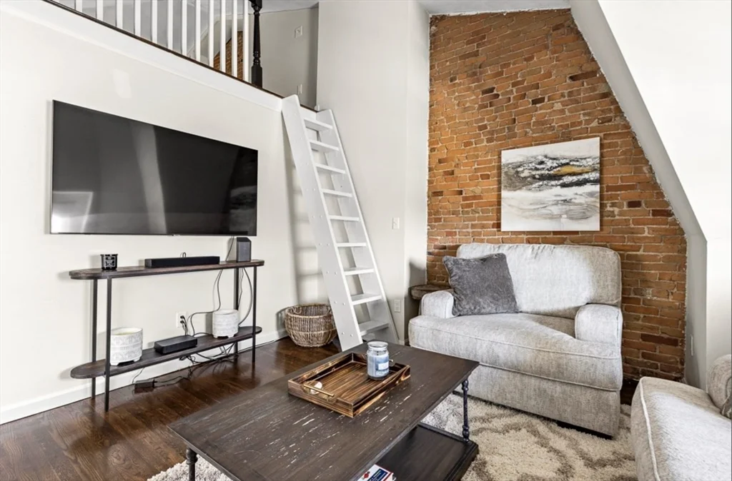 53 M St, South Boston