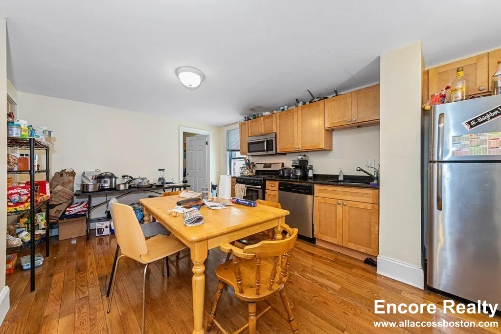 44 Hillside St, Mission Hill