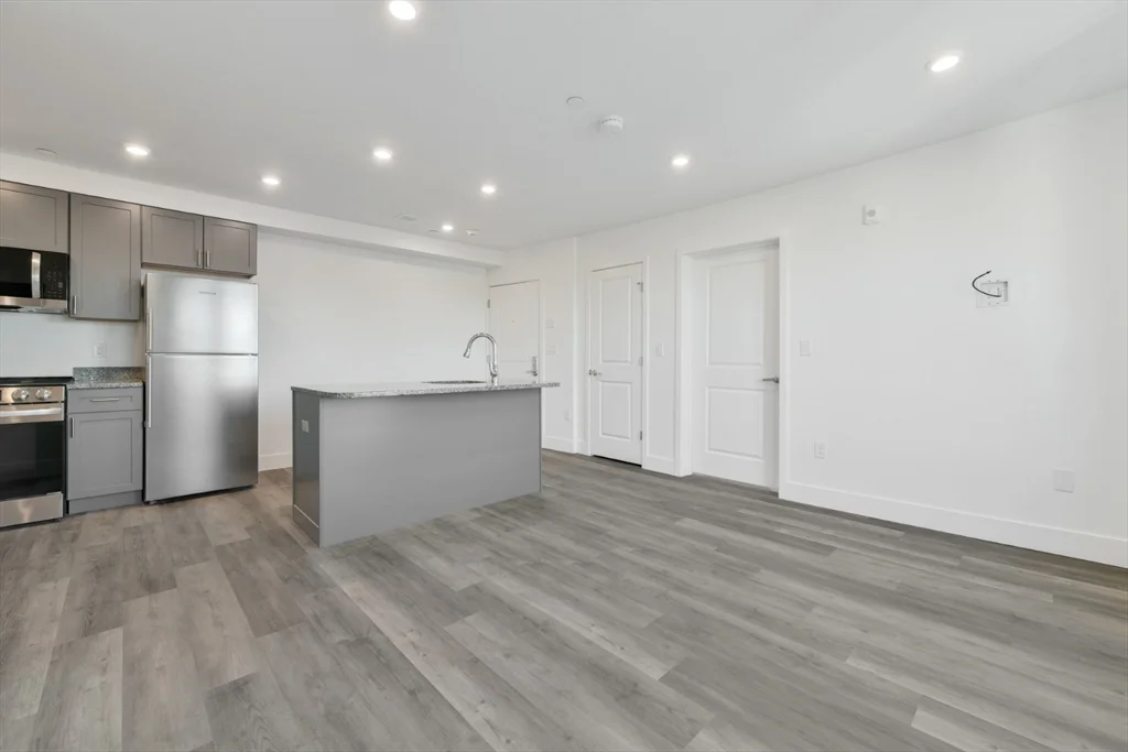 585 Essex St, Lynn