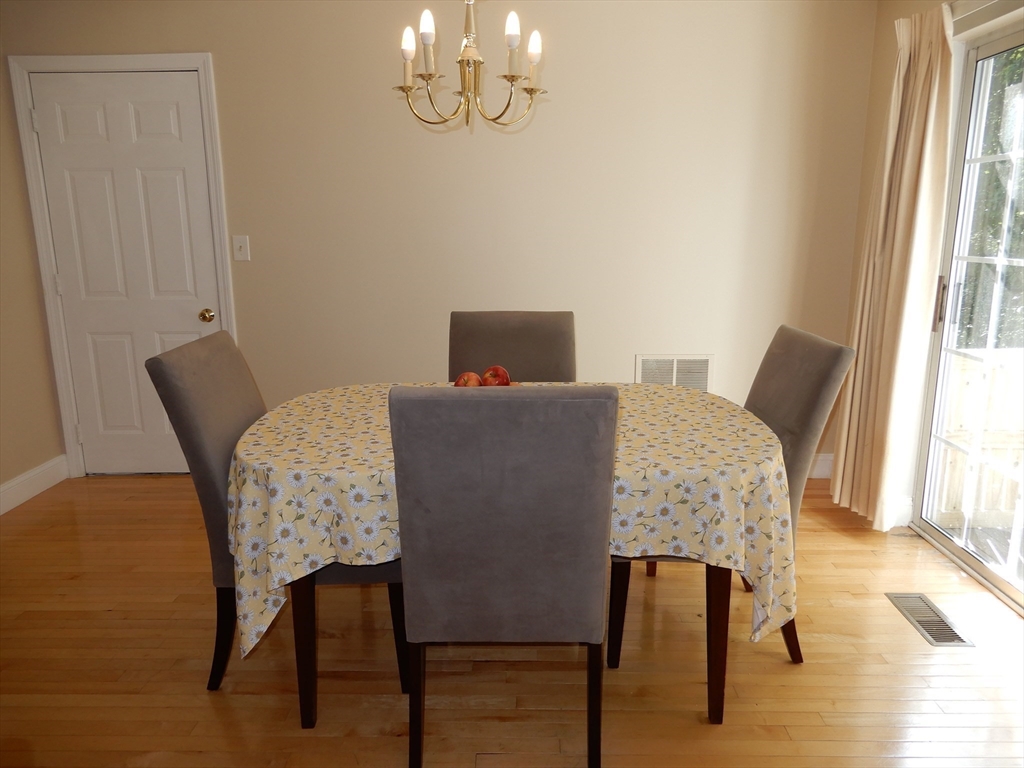 5 Bradshaw Ln, Foxboro