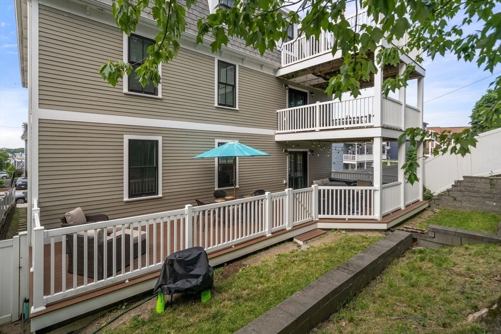 213 E Eagle St, East Boston