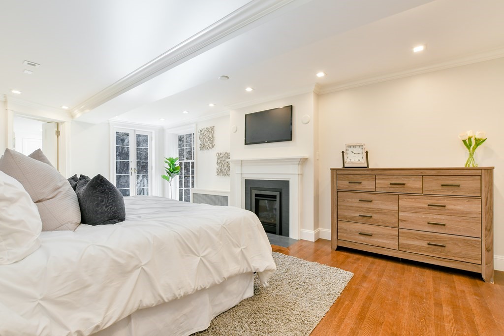 20 Chestnut St, Beacon Hill