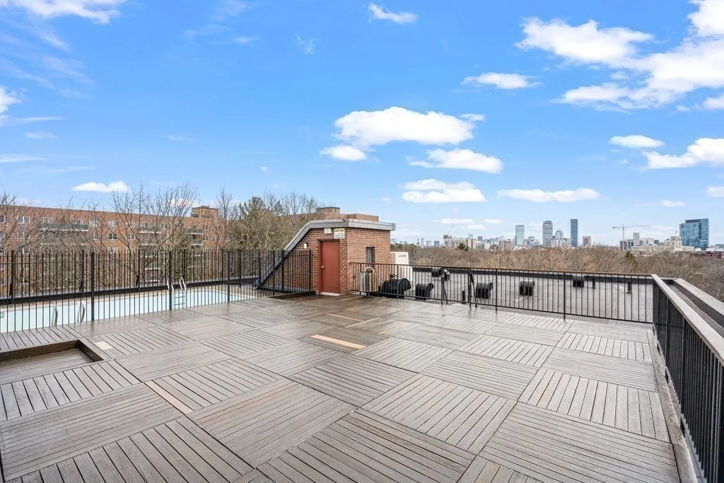 135 Pleasant St, Coolidge Corner