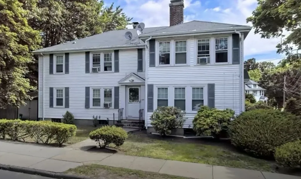 124 Langley Rd, Newton