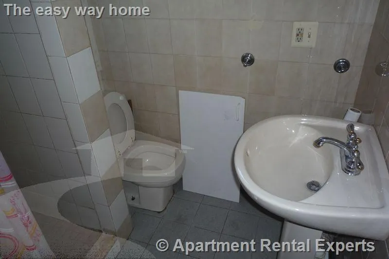 569 Main St, Magoun Square