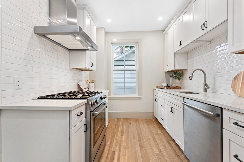 121 Hewlett St, Roslindale