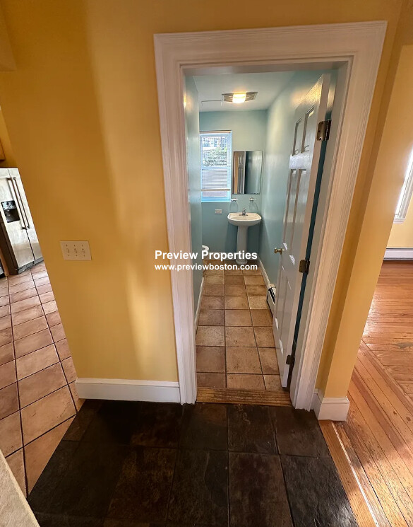 28 Montfern Ave, Oak Square