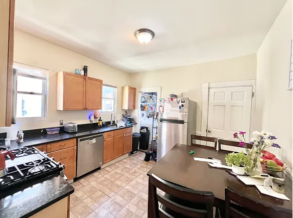 53 Hillside St, Mission Hill