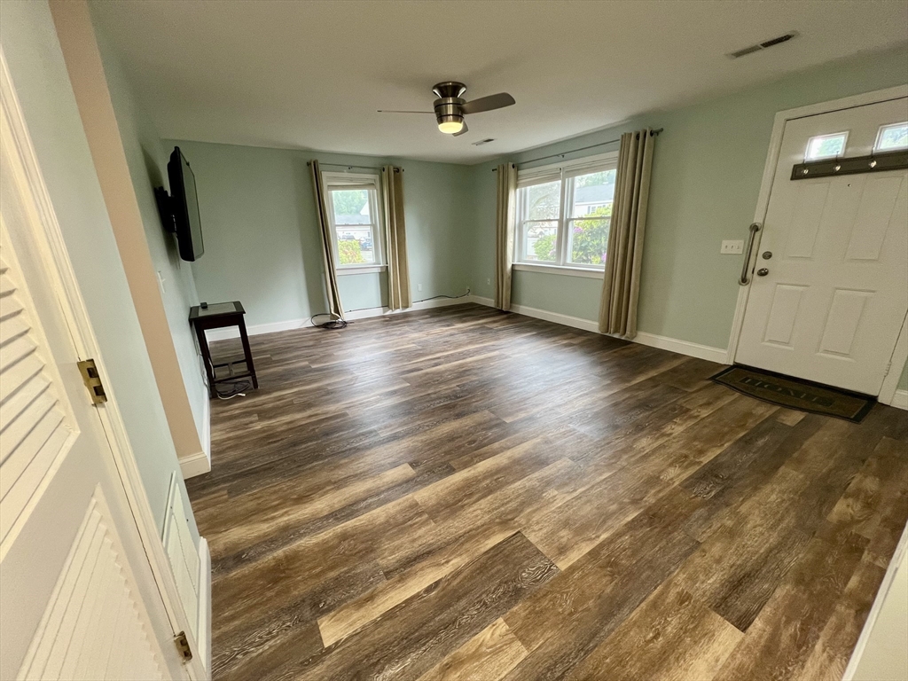 103 Main St, Pepperell