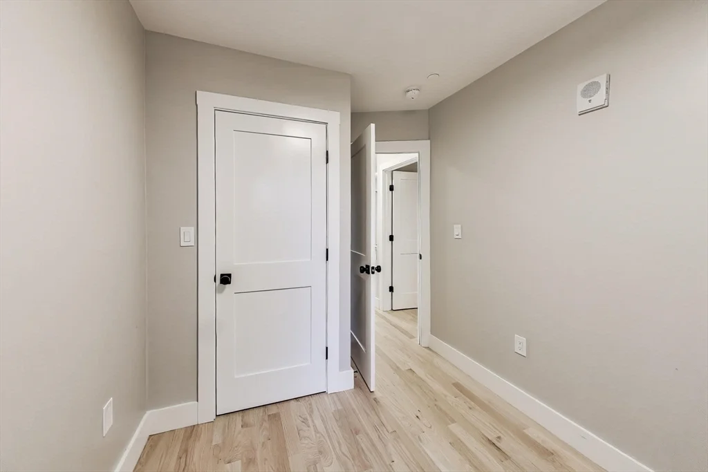 35 Delle Ave, Mission Hill