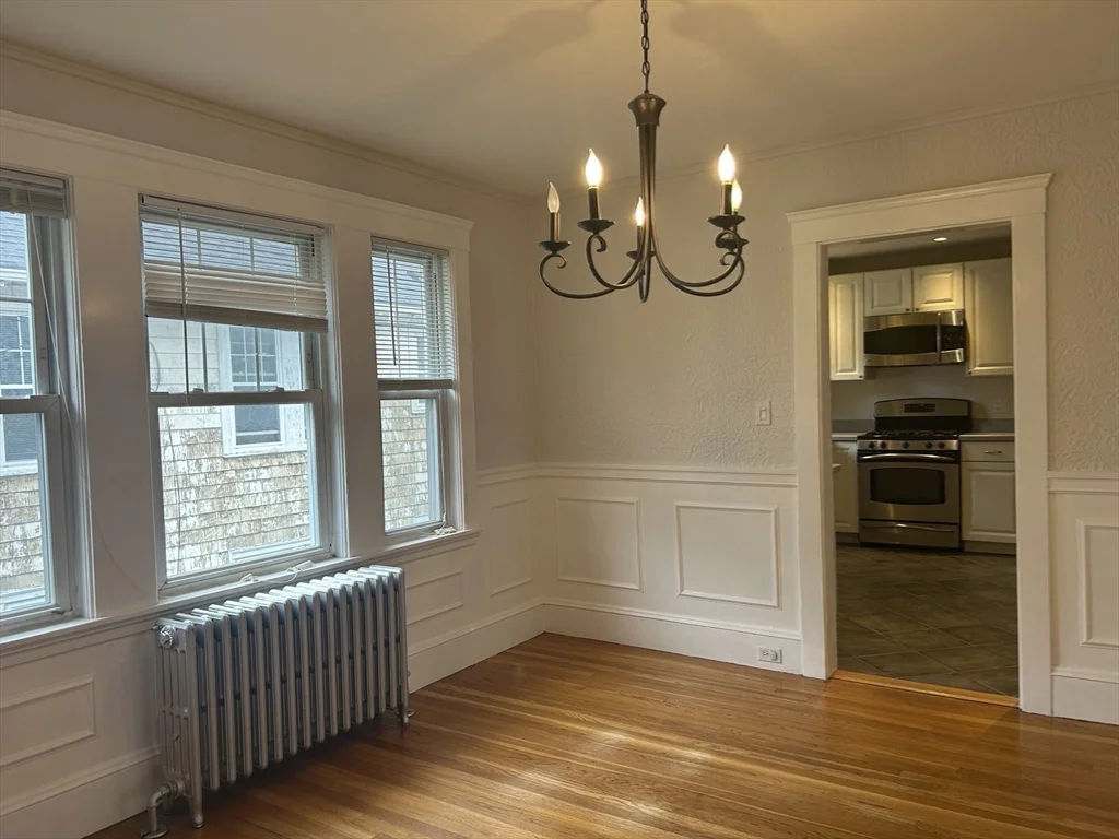 4 Harvard Rd, Belmont