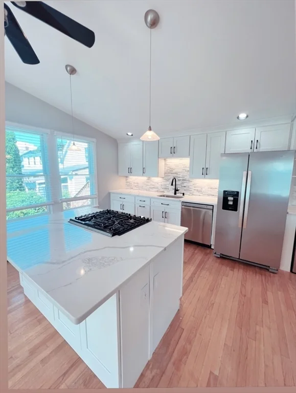 2 Meadow St, Salem