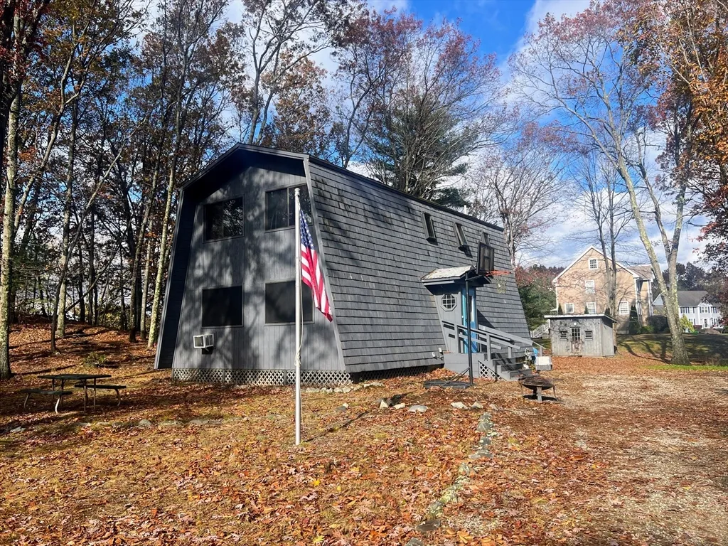 888 Salem St, Groveland