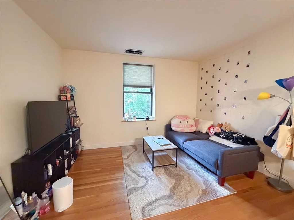 84 Gainsborough St, Fenway