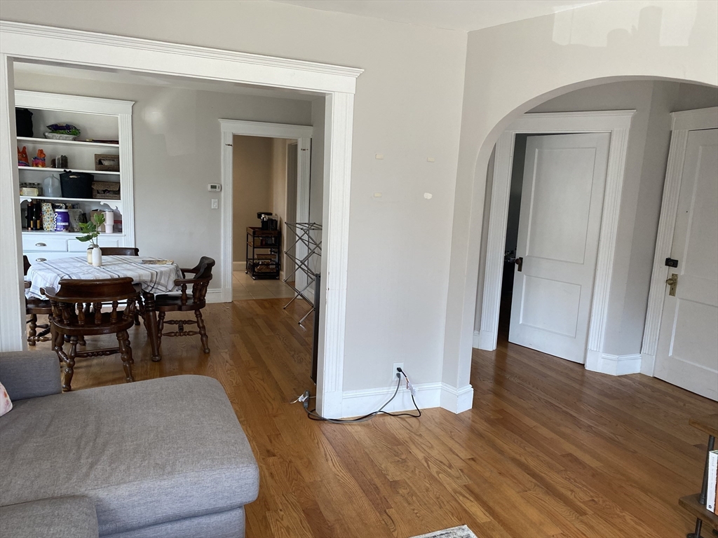 129 Brooks St, Oak Square