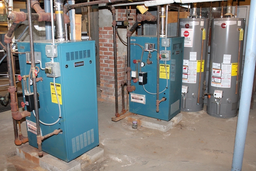 72 Bradford Rd, Watertown