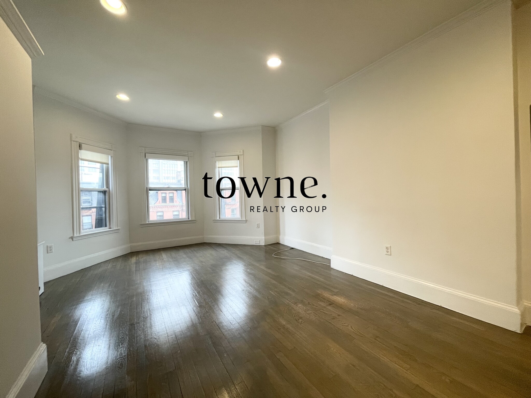 225 Newbury St, Back Bay