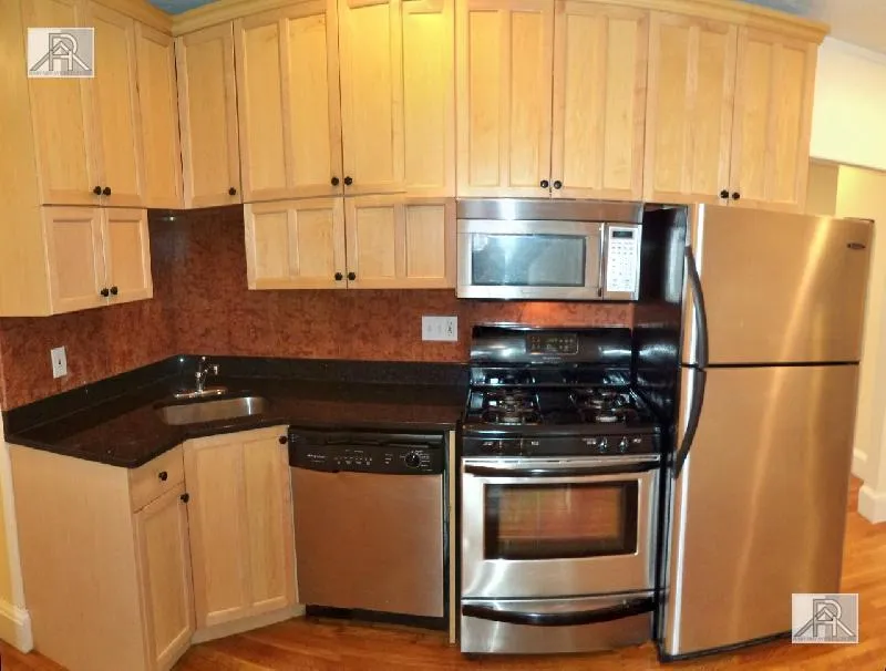 73 Thatcher St, North Brookline