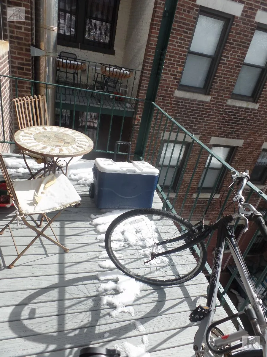 4 Park Vale Ave, Allston