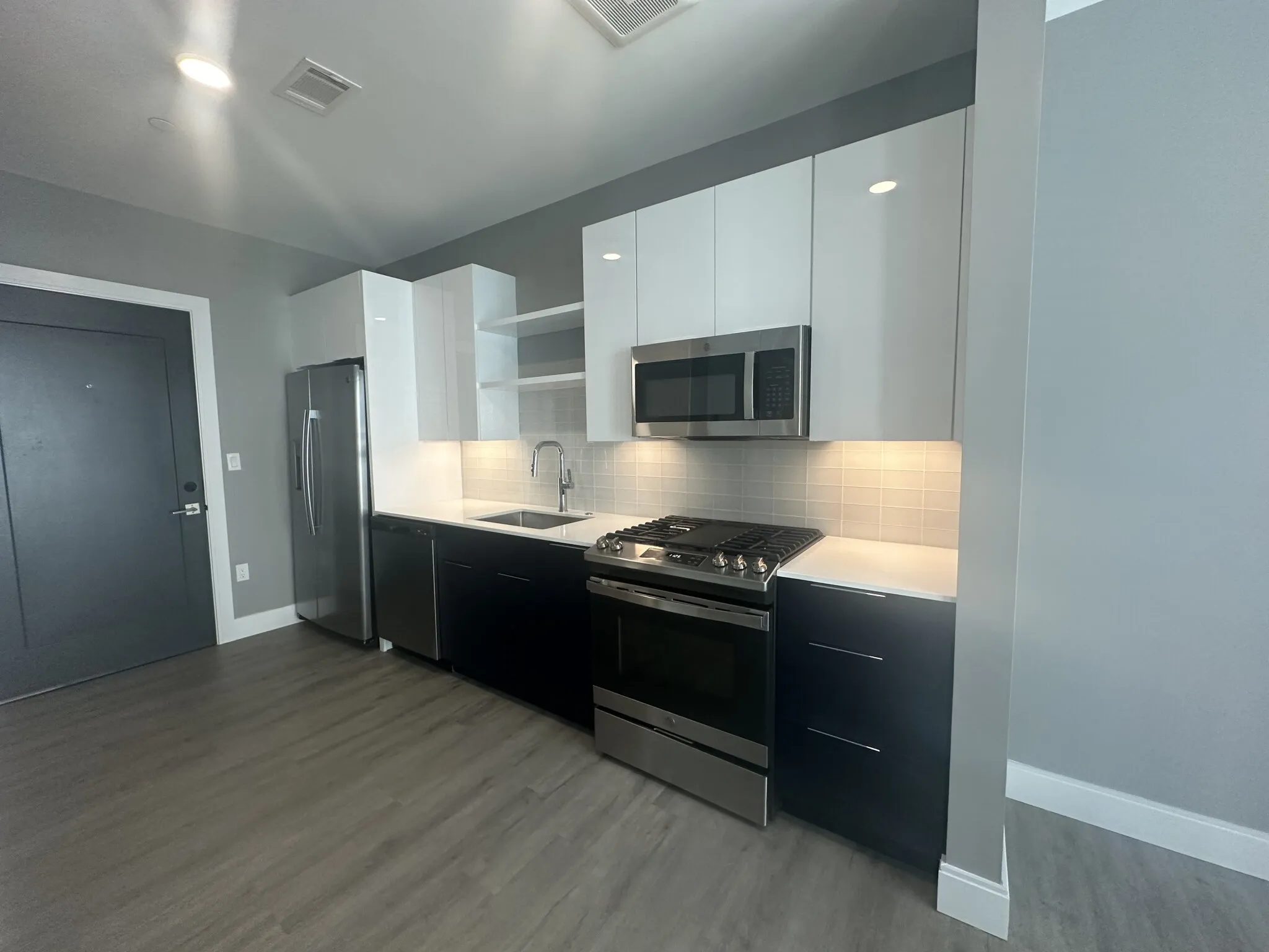 656 Saratoga St, East Boston