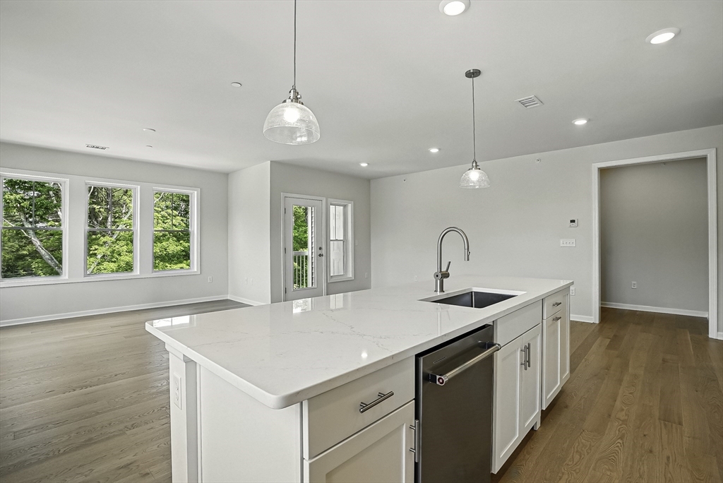 4 Winslow Ln, Grafton