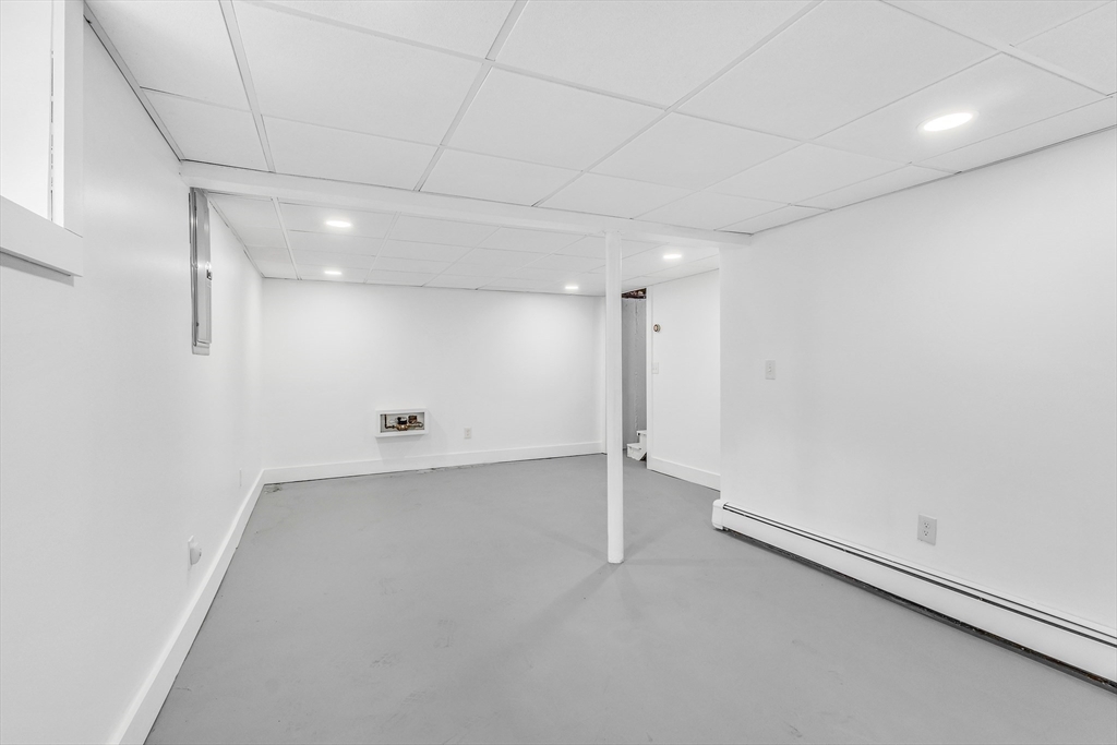 4 Oakridge Ave, Natick