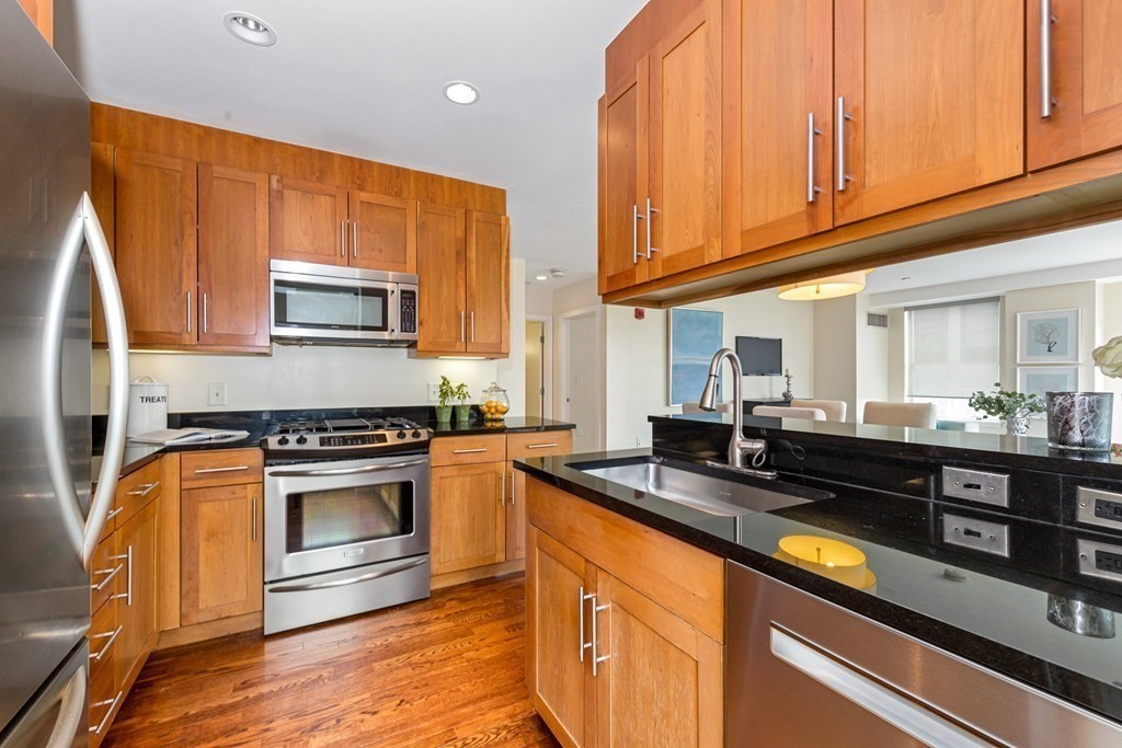 80 Broad, Waterfront