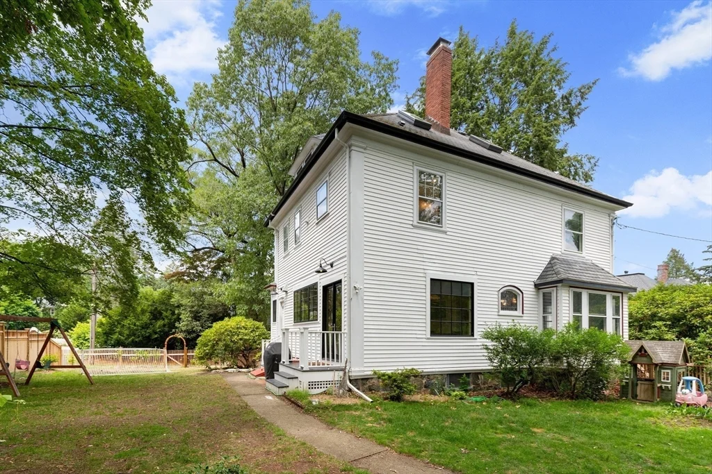 12 Windermere Ave, Arlington