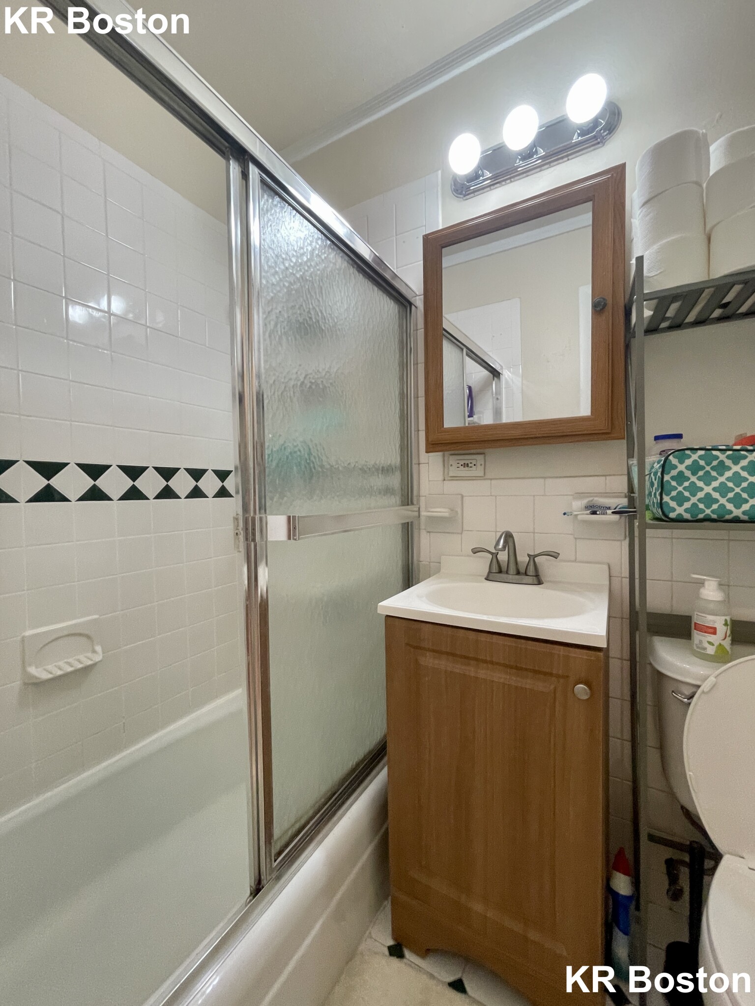 3 bed, 1 bath apartment for rent at 49 Symphony Rd Unit 43, Fenway — photo 3 of 3
