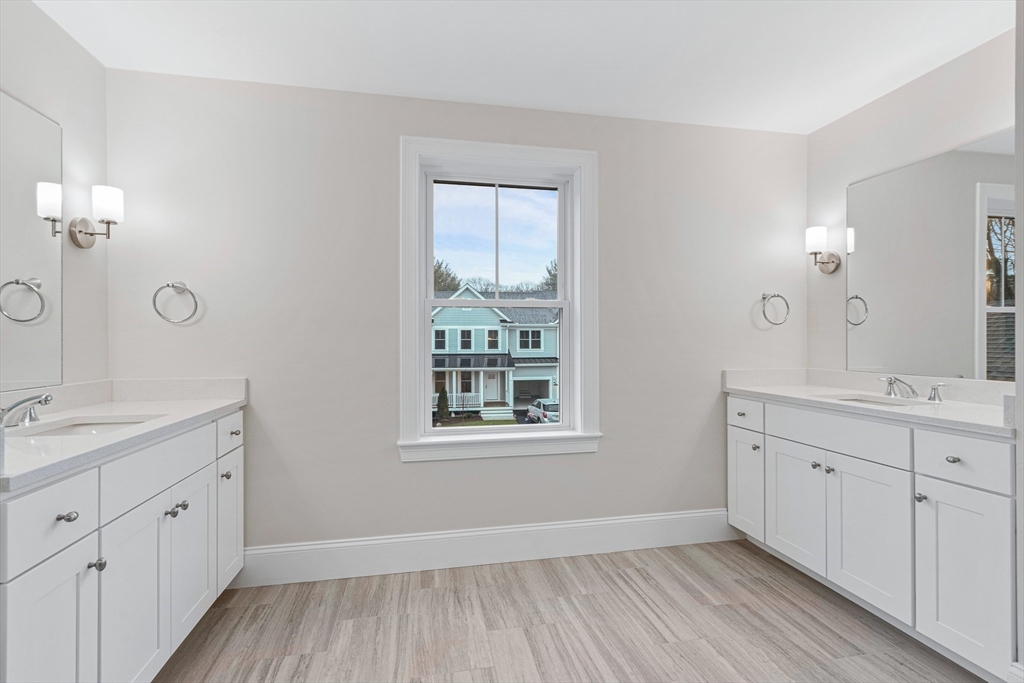 15 Lily Pond Ln, Lexington