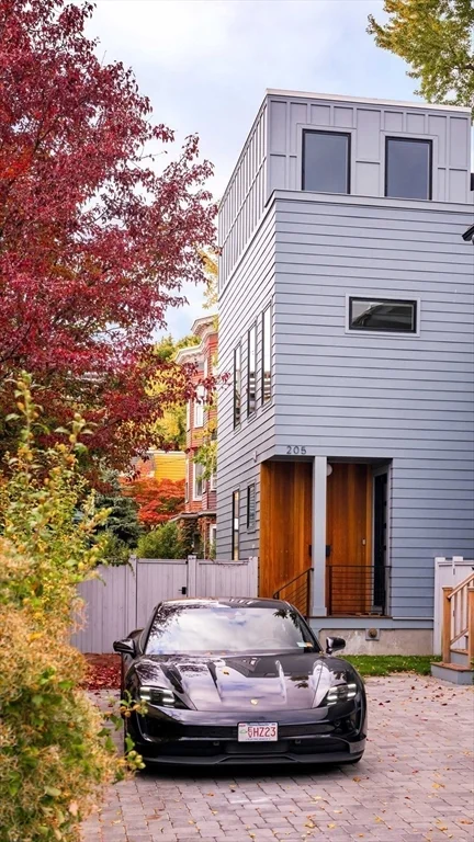 205 Pearl St, Cambridgeport