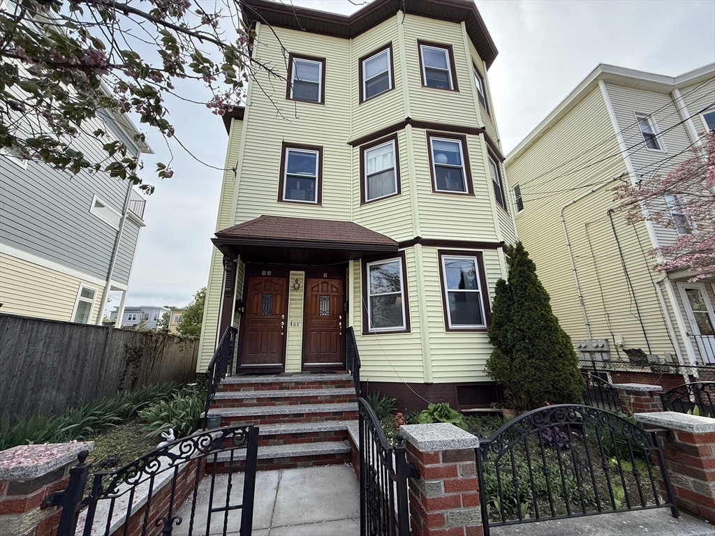 9 Rossmore St, Somerville