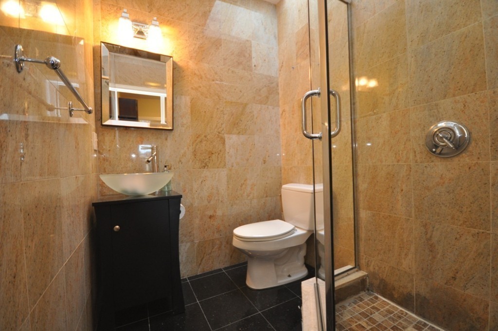 218 Newbury St, Back Bay