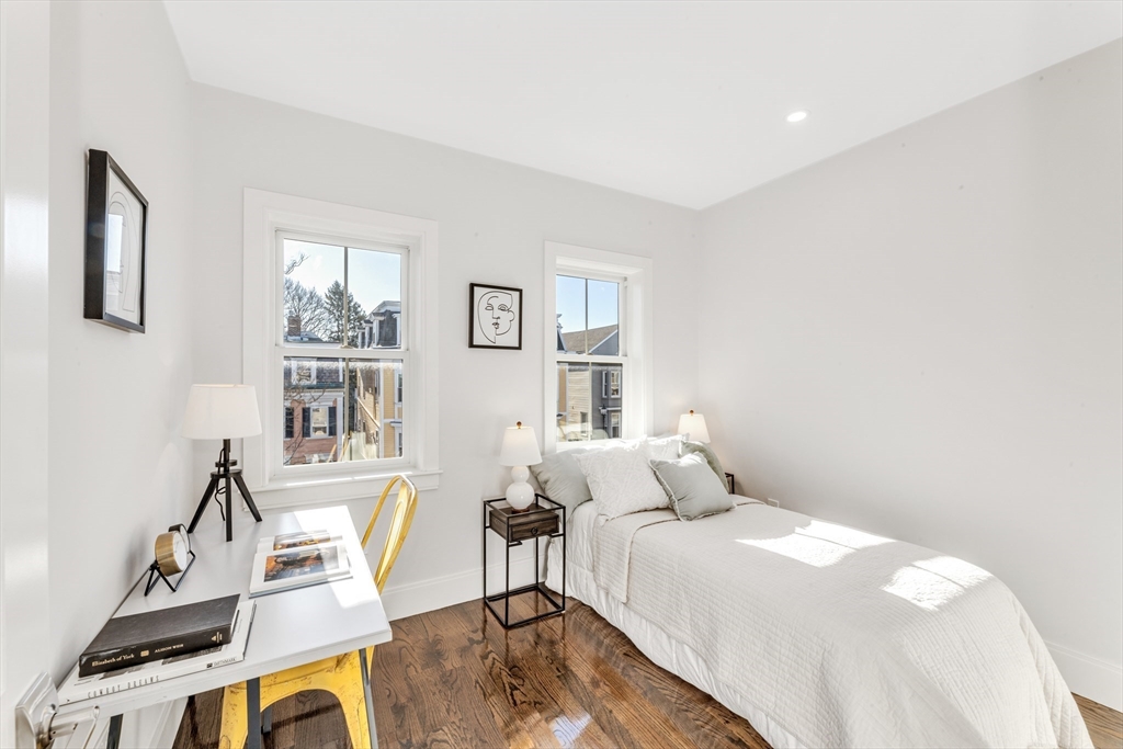 582 East Broadway, Boston