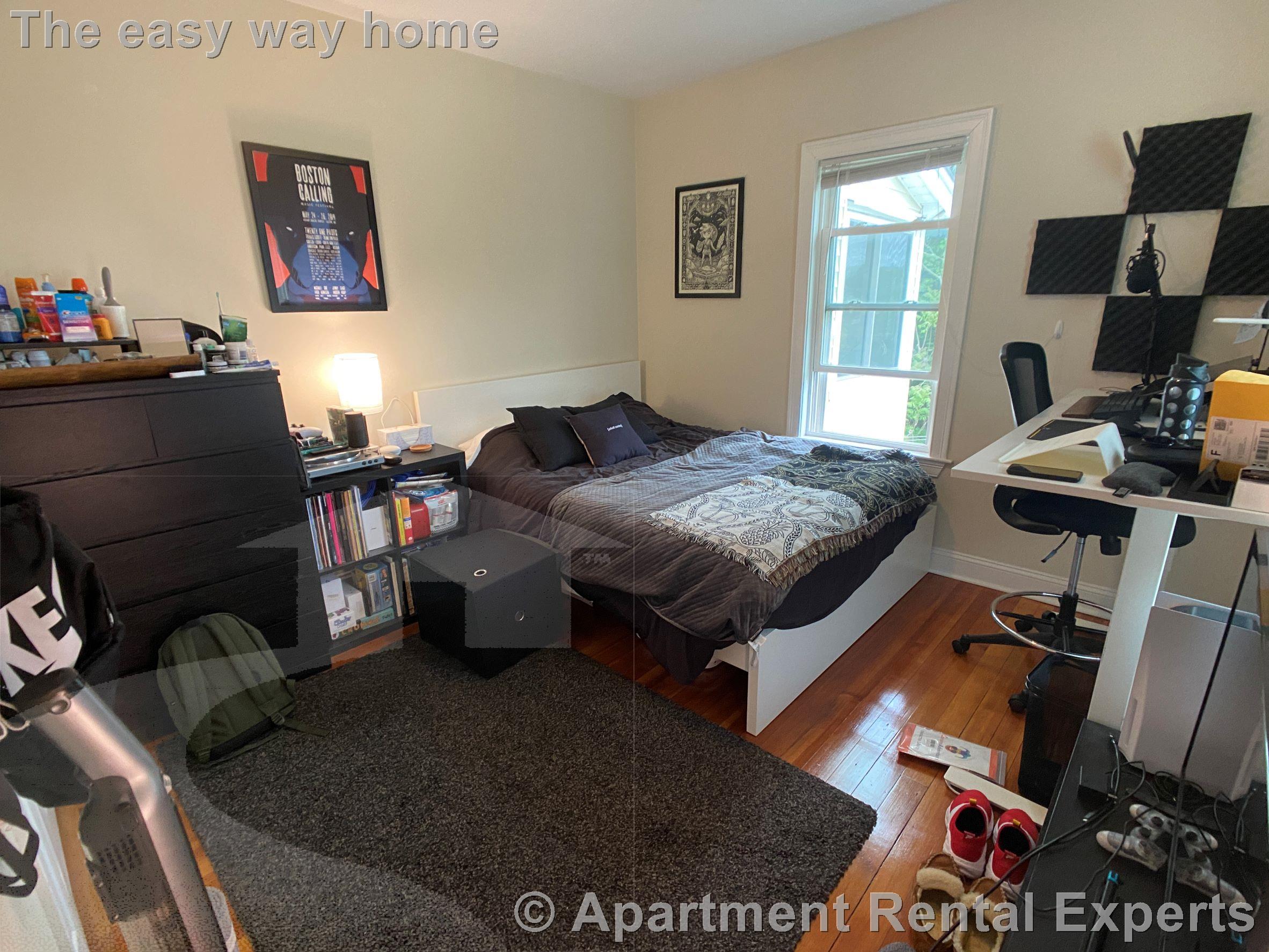 23 Willard Ave, Tufts