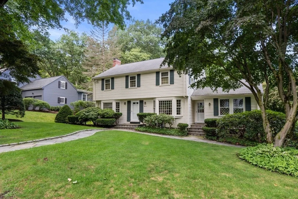 11 Nantucket Rd, Wellesley