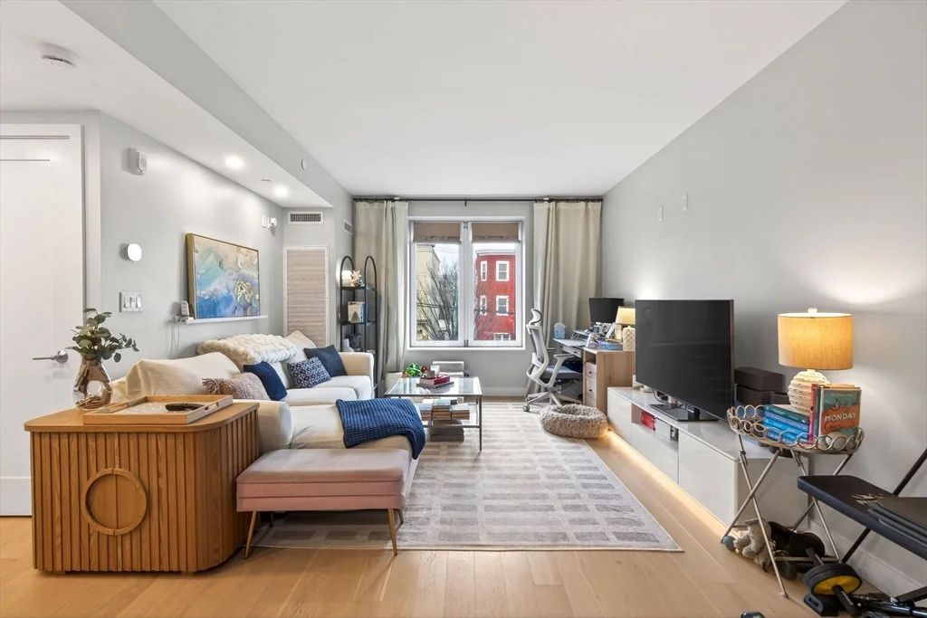 932 Broadway St, Chelsea