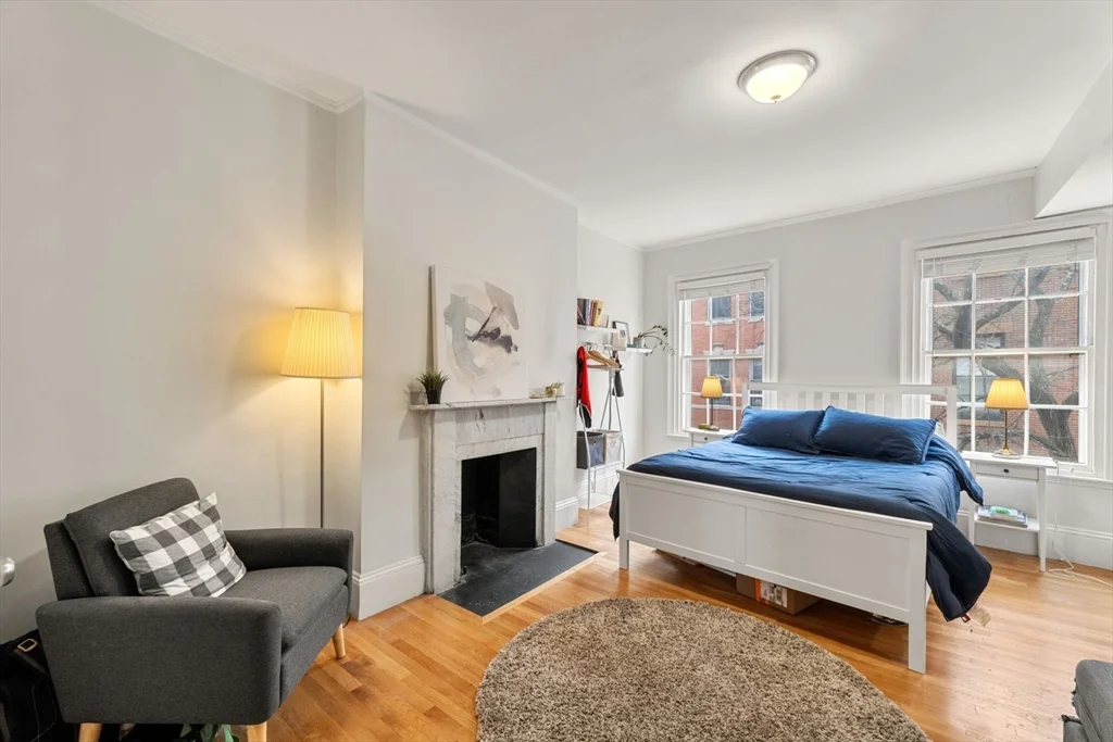 62 West Cedar St, Beacon Hill