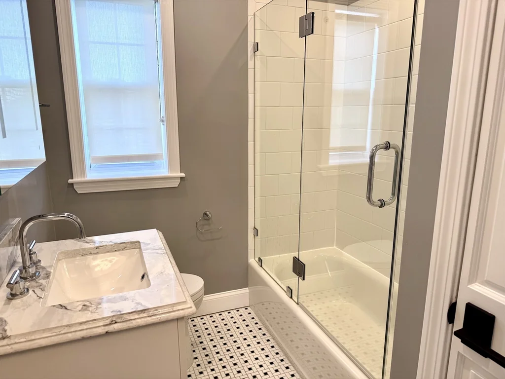 27-29 Commonwealth Ave, Chestnut Hill