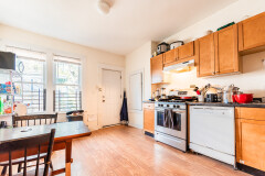 4 bed, 1 bath apartment for rent at 48 Green St Unit 3, Jamaica Plain — photo 3 of 5
